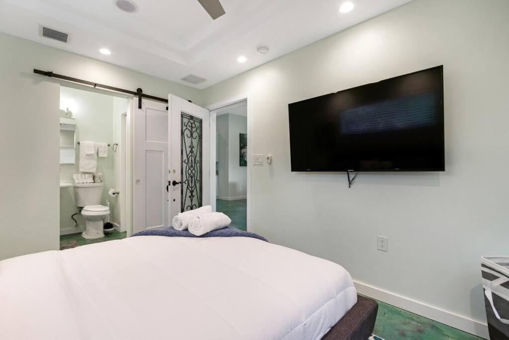 Heated Pool I Soundproof Home I Firepit I 630Mbps ฮอลลีวูด ภายนอก รูปภาพ